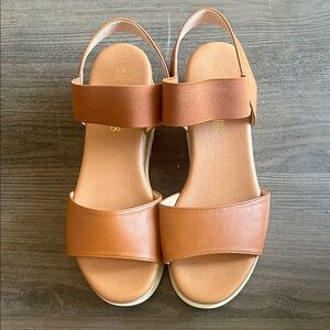 NWT Dream Pairs Tan Women's Sandals